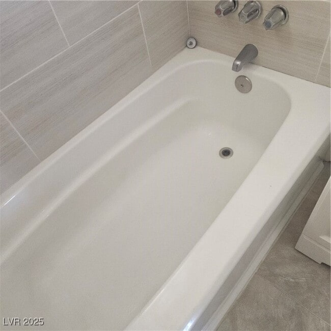 Building Photo - 350 E Desert Inn Rd Unit C203