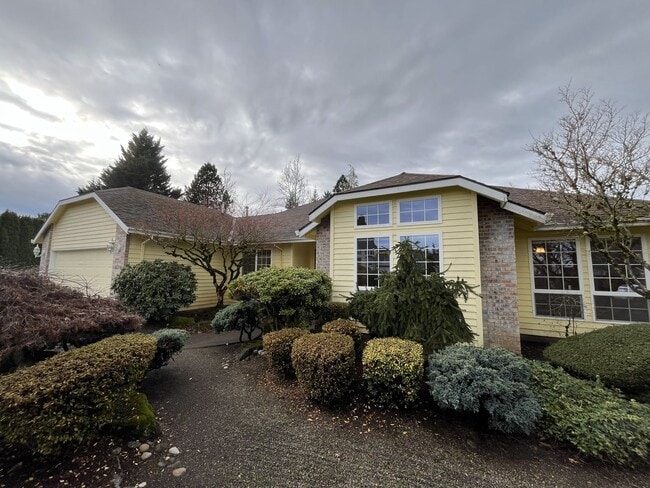 Building Photo - Elegant Home Offering Open Living Spaces, Spacious Primary Suite, and Nature-Inspired Yard