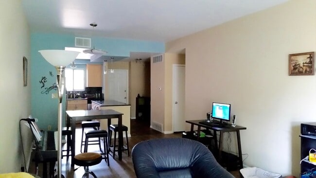 Photo - 3260 47th St