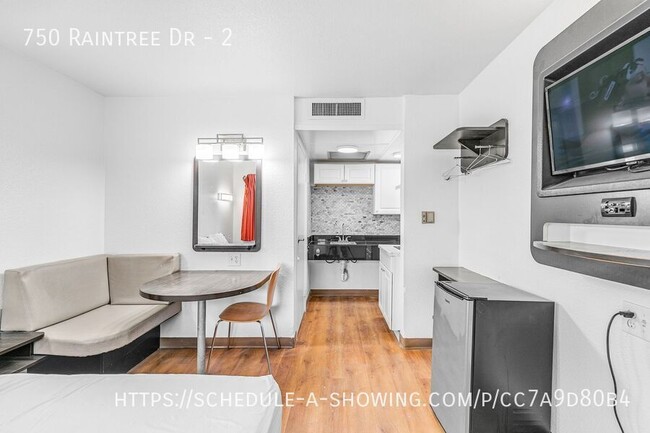 Newly remodeled modern Studio + 1 Bath + P... - Newly remodeled modern Studio + 1 Bath + P... Apartment Unit 2