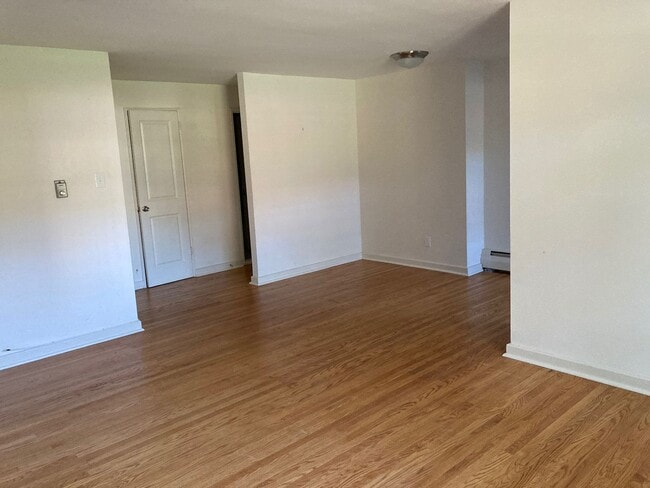 Photo - Suburban Square Apartments