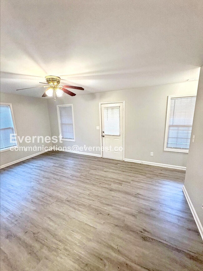 Photo - 581 Cedar Ave NW