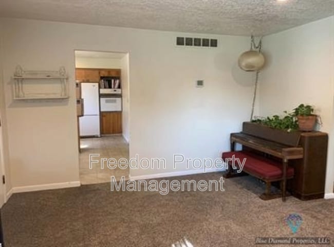 Photo - 2821 N Weaver Cir