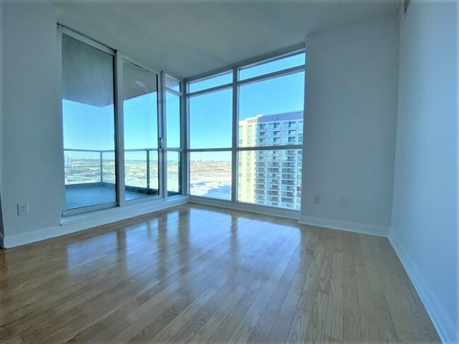 Photo - 225 Sherway Gardens Rd Unité 1905