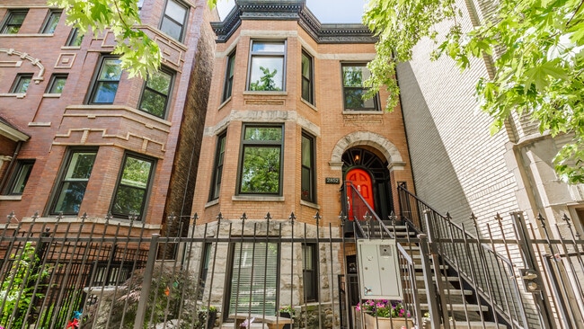 Building Photo - 2852 N Albany Ave