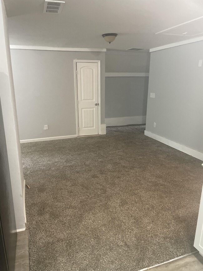 Photo - 27 Broncos Dr