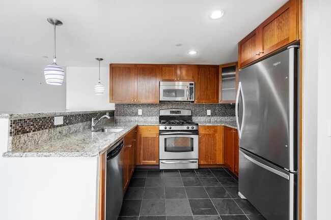 Photo - 700 Grove St