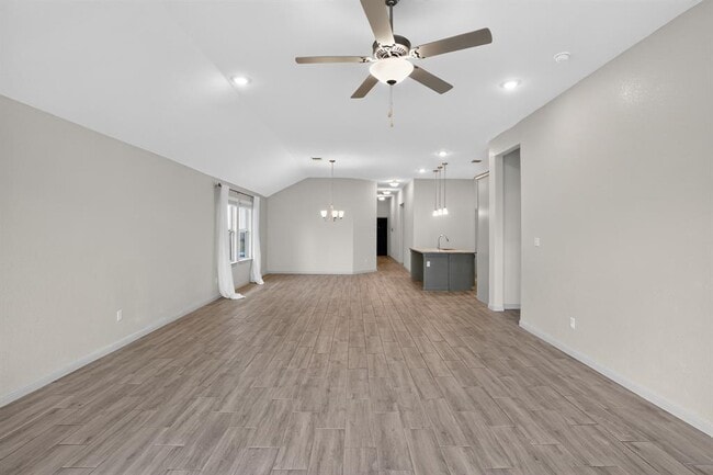 Photo - 105 Greenway Dr