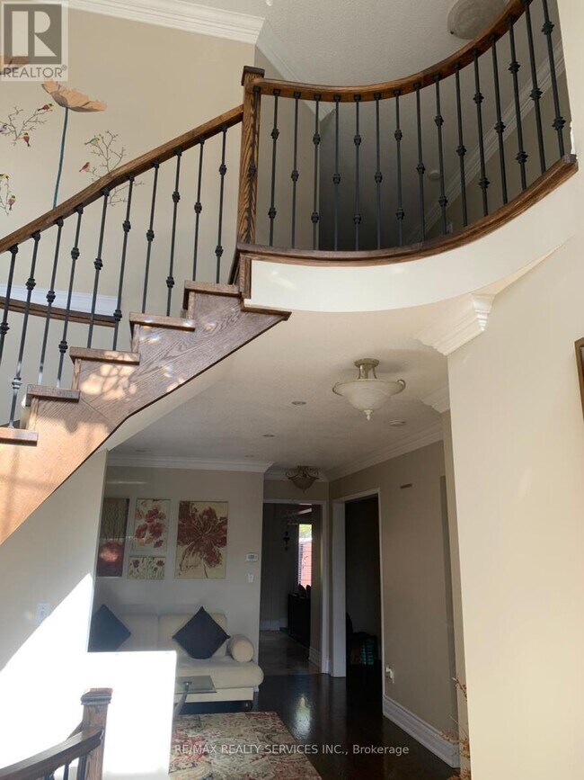 Photo - 201 Bristol Rd E