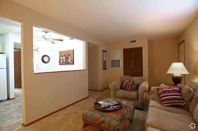 2BR, 1BA - 800 SF