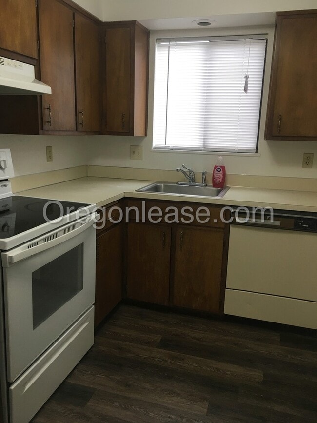 Photo - 2 bed 1.5 bath West Springfield Townhouse Unidad 97 D st. #2