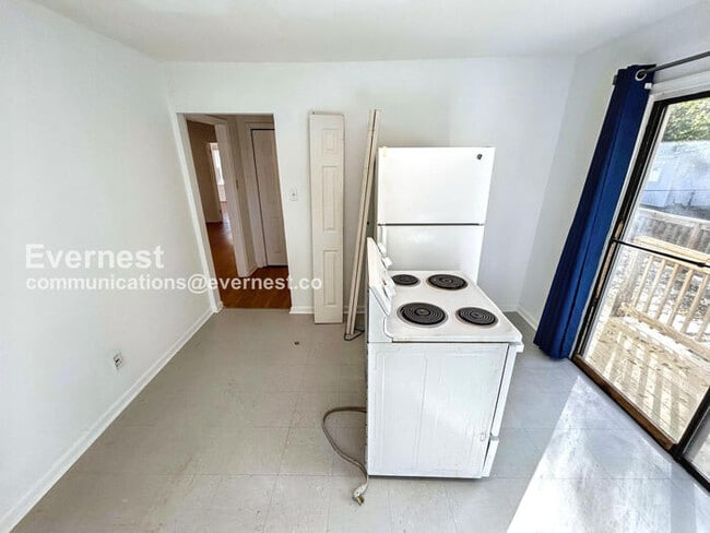 Photo - 203 Woodbine St