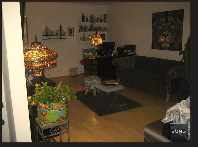 3048 69th St Unit 2 Floor