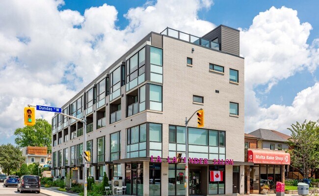 Photo - 3258 Dundas St W