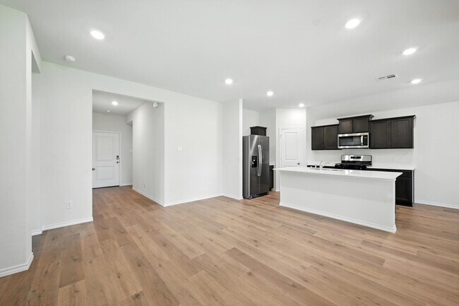 Photo - 405 Regiment Rd Casa