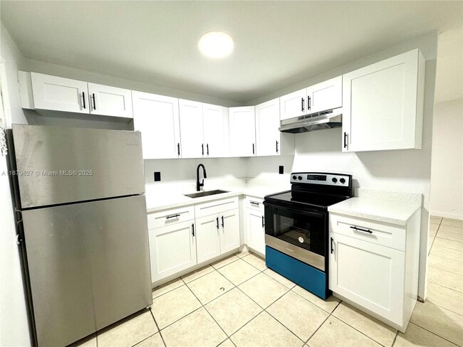 Building Photo - 12215 W Dixie Hwy Unit 106 Rental