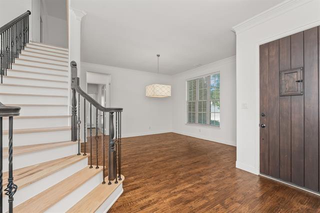 Photo - 975 Pembrook Ln