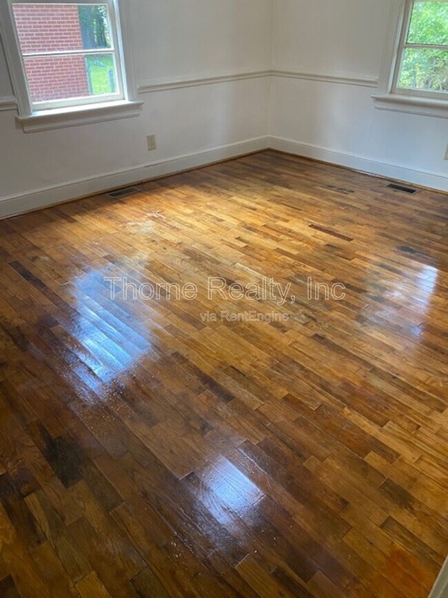 Photo - 2008 Beverly Rd