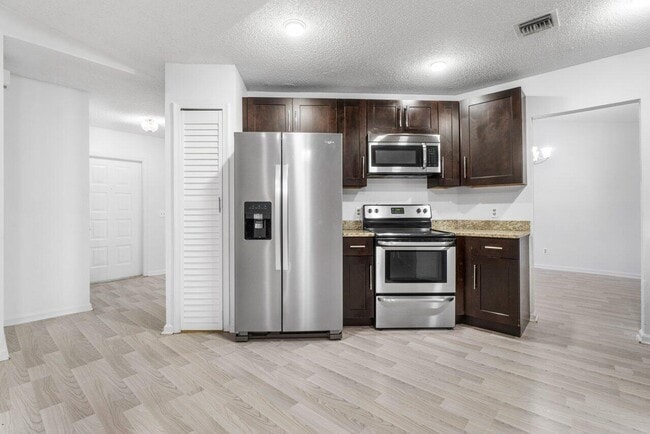 Photo - 190 Parkwood Dr