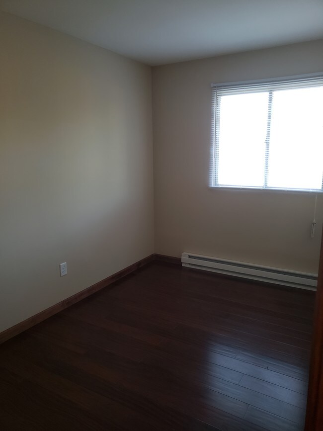 Tudor Park Apartments For Rent in Morris, IL