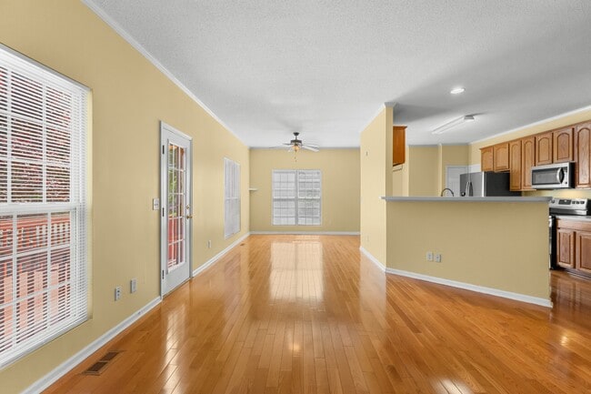 Photo - 100 Henson Pl