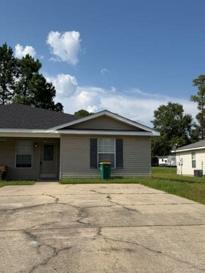 Building Photo - 15149 Deer Creek Dr Unit a