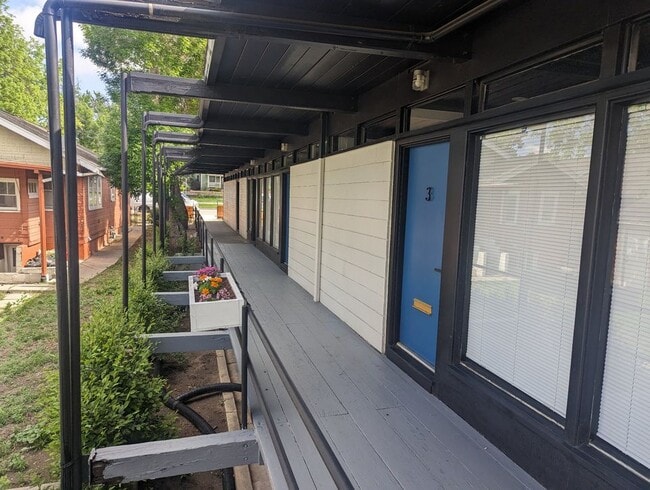 Photo - 833 E Platte Ave