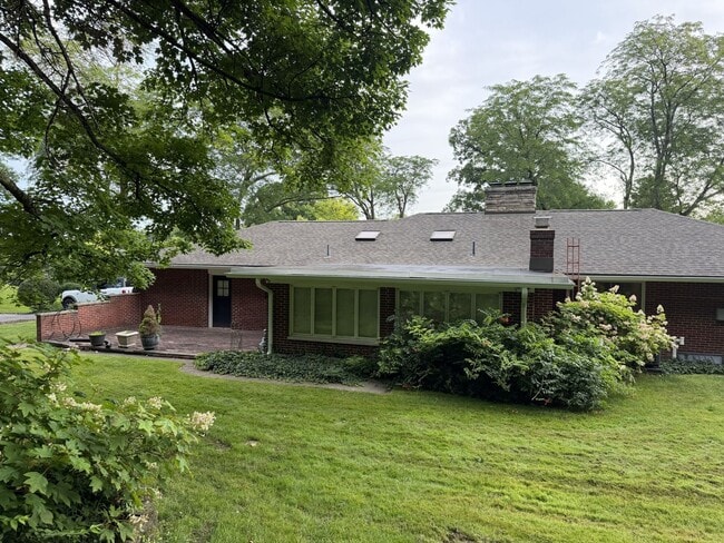 Photo - 926 Laurelwood Rd