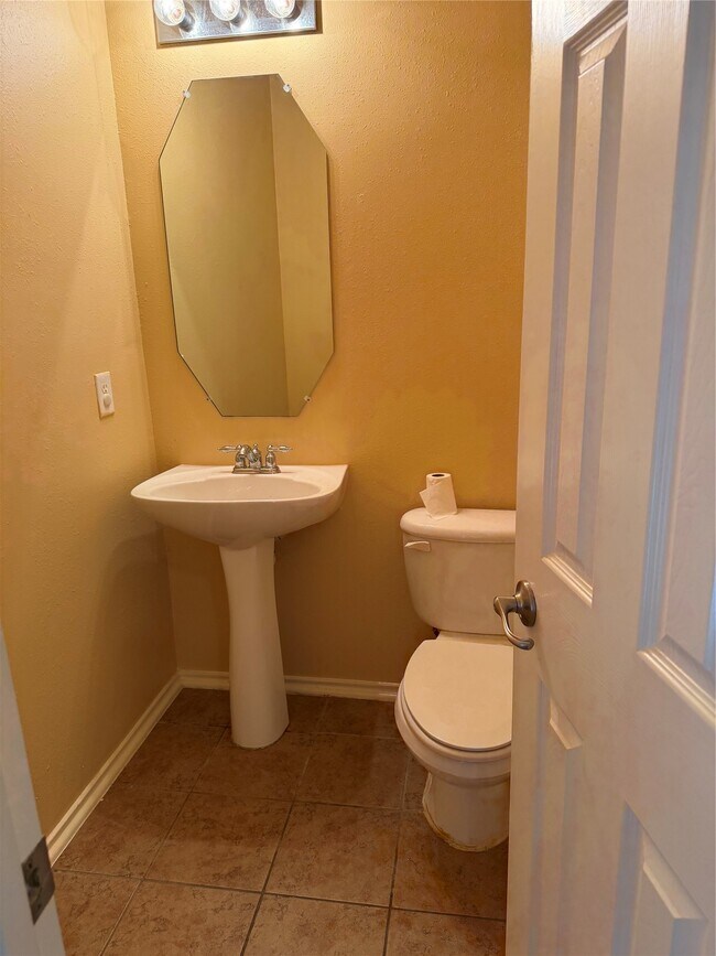 Photo - 8835 Old Maple Ln