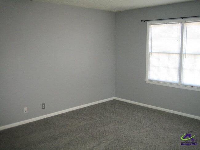 Photo - 6 Hampton Square