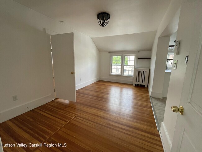 Photo - 502 Warren St