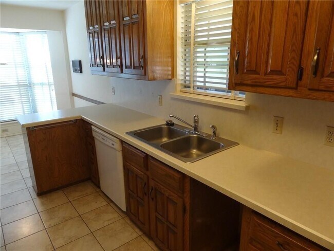 Photo - 309 S Grove Rd