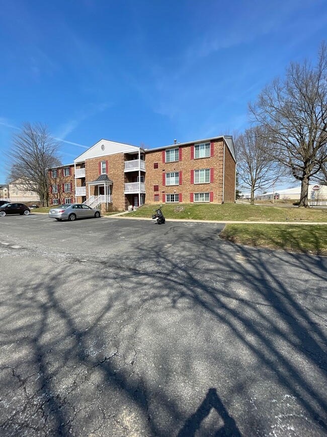 Main floor 2 bed 1 bath updated condo in C... - Main floor 2 bed 1 bath updated condo in C...