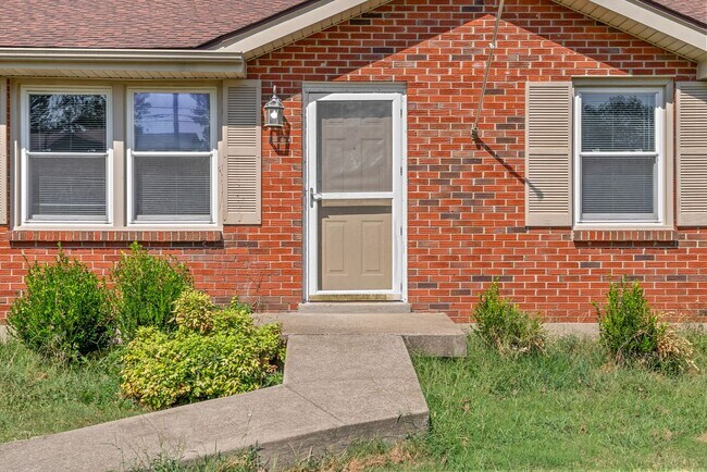 Photo - 3 Bedroom 2 Bath Dog Friendly Home For Rent Near Providence Blvd.