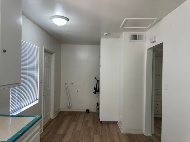 Photo - 2927 Peerless Ave Unit 2