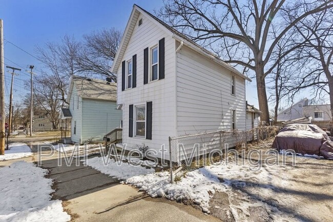 Photo - 1038 3rd St NW
