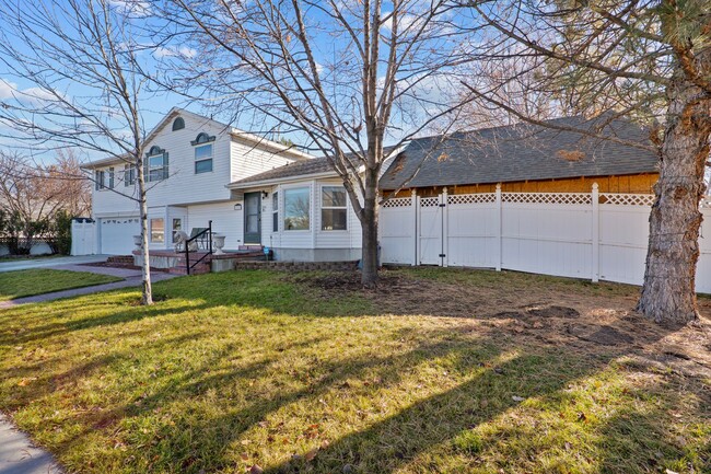 Building Photo - Spacious 4 Bedroom Home in Quiet Orem Neighborhood