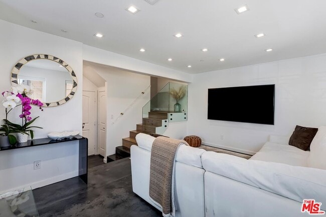 Photo - 1521 S Hayworth Ave Unidad 107