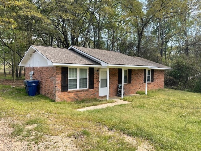Building Photo - House on nice lot in Beauregard!