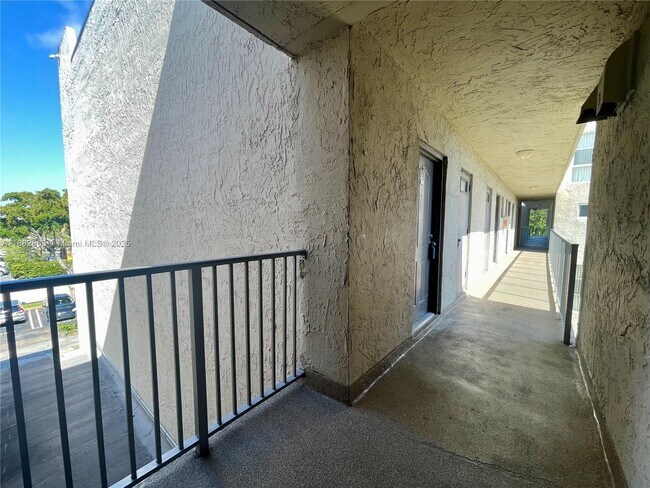Building Photo - 10900 SW 104th St Unit 308 Rental