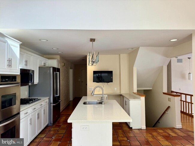 Photo - 8233 Fairview Rd