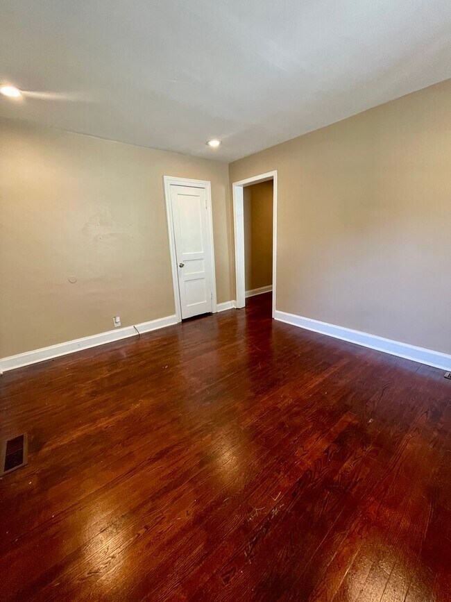 Photo - 208 Lutie St