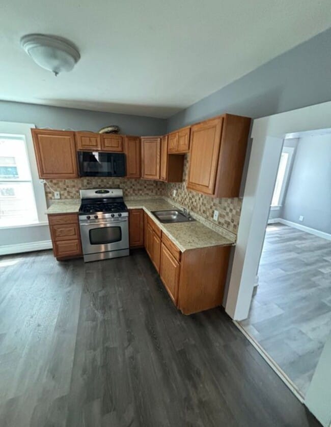 Building Photo - 53 Brook St Unit 3