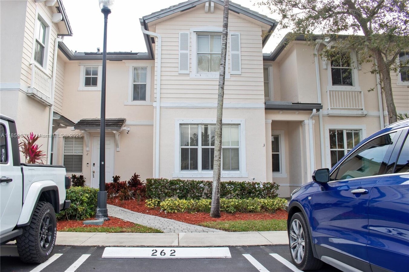 Photo - 153 SE 28th Pl Townhome
