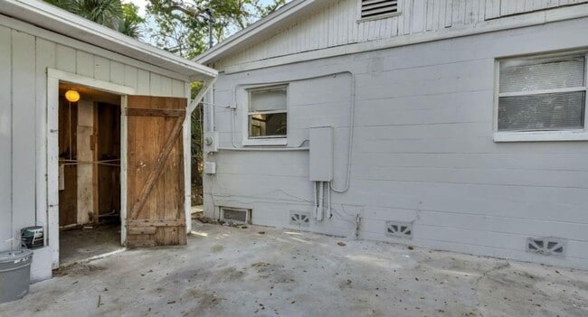 Photo - FIRST MONTH'S RENT COMPLETELY FREE MOVE-IN...