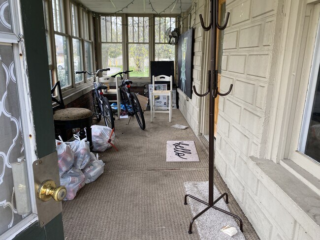 Photo - 272 E 15th St