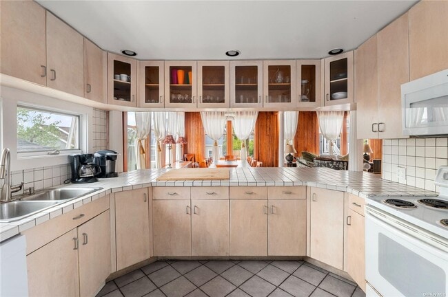 Photo - 300 Cottage Walk