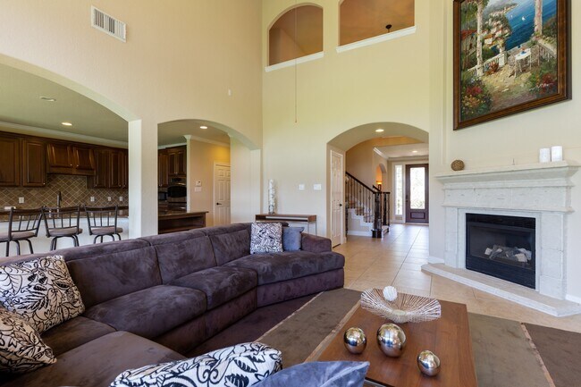 Photo - 162 W Hullwood Ct