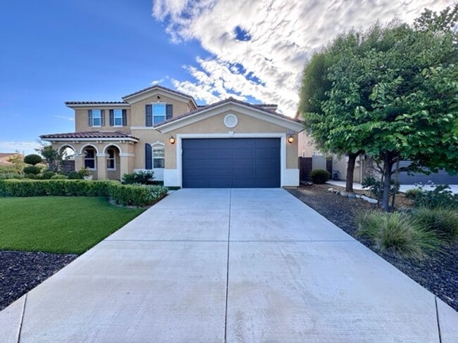 Welcome to this stunning 5 bedroom home fo... - Welcome to this stunning 5 bedroom home fo...