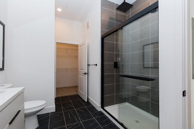 MCKENZIE 1 BR | 1 BA - Bathroom